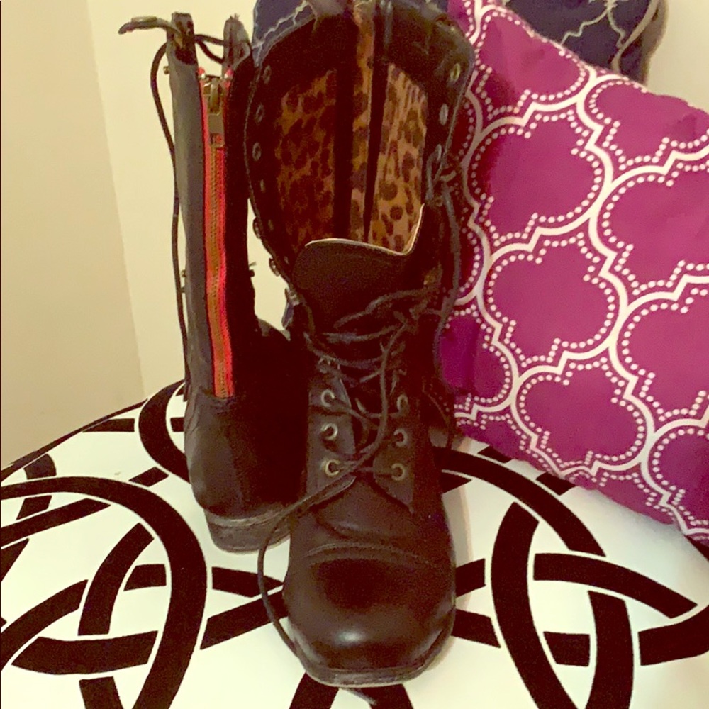 Combat boots